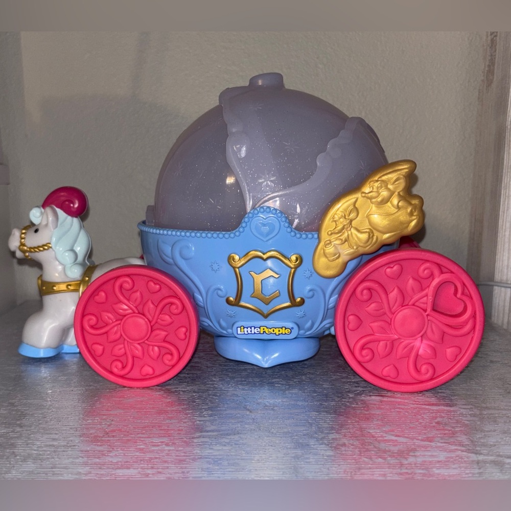 Fisher-Price Little People Cinderella Carriage w lights and sound. 100% works!!